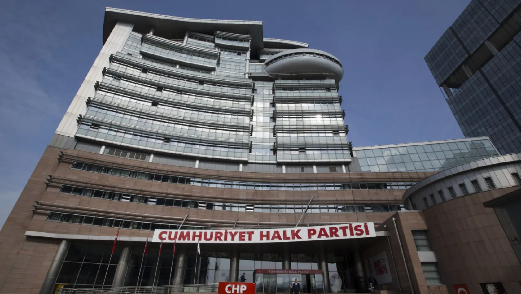 CHP Yunak ve Akşehir'de Belediye Başkan Adaylarını Tanıttı