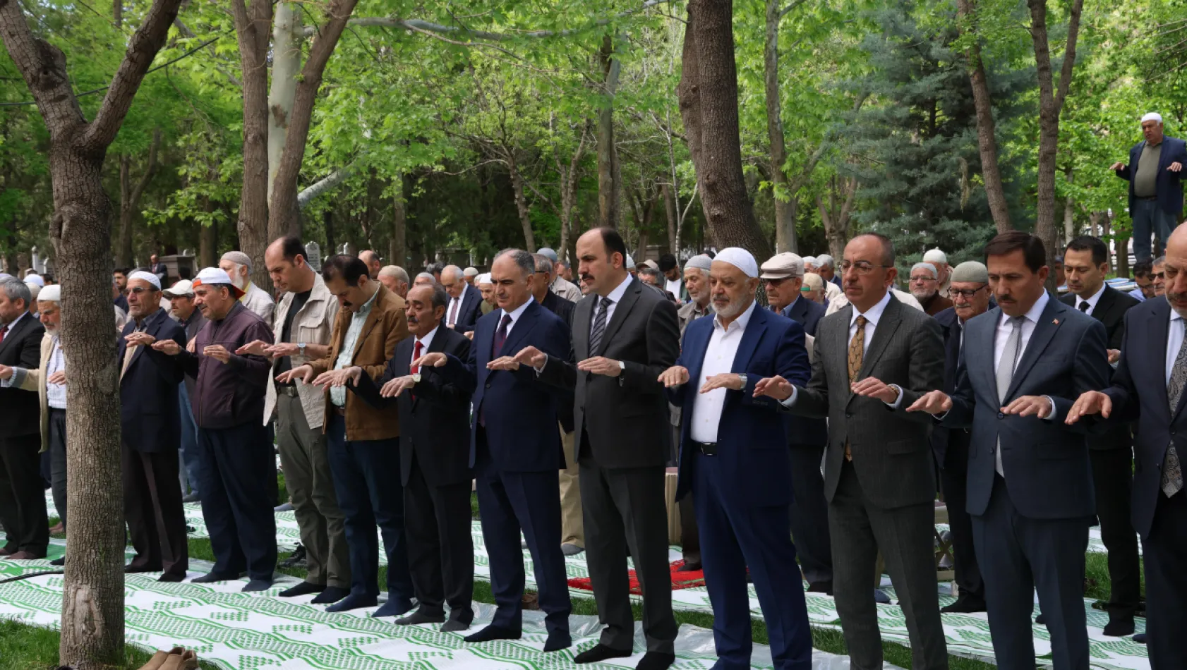 Namazgâh'ta Eller Yağmur İçin Semaya Kalktı