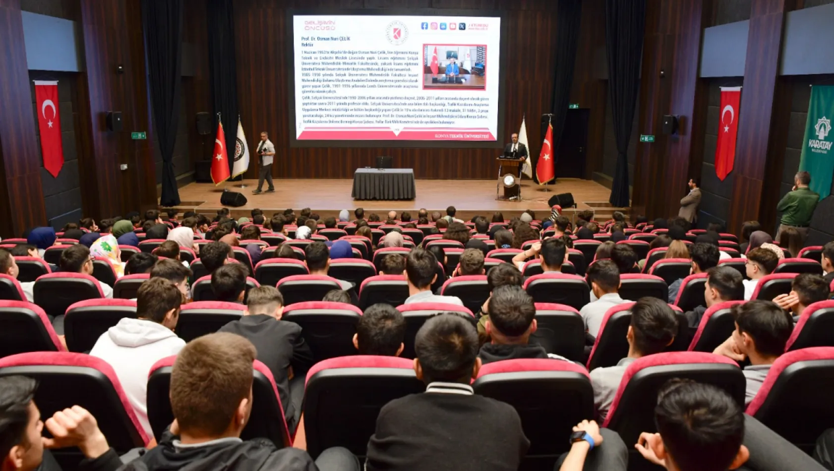 Rektör Çelik, Karatay'da Gençlerle Buluştu