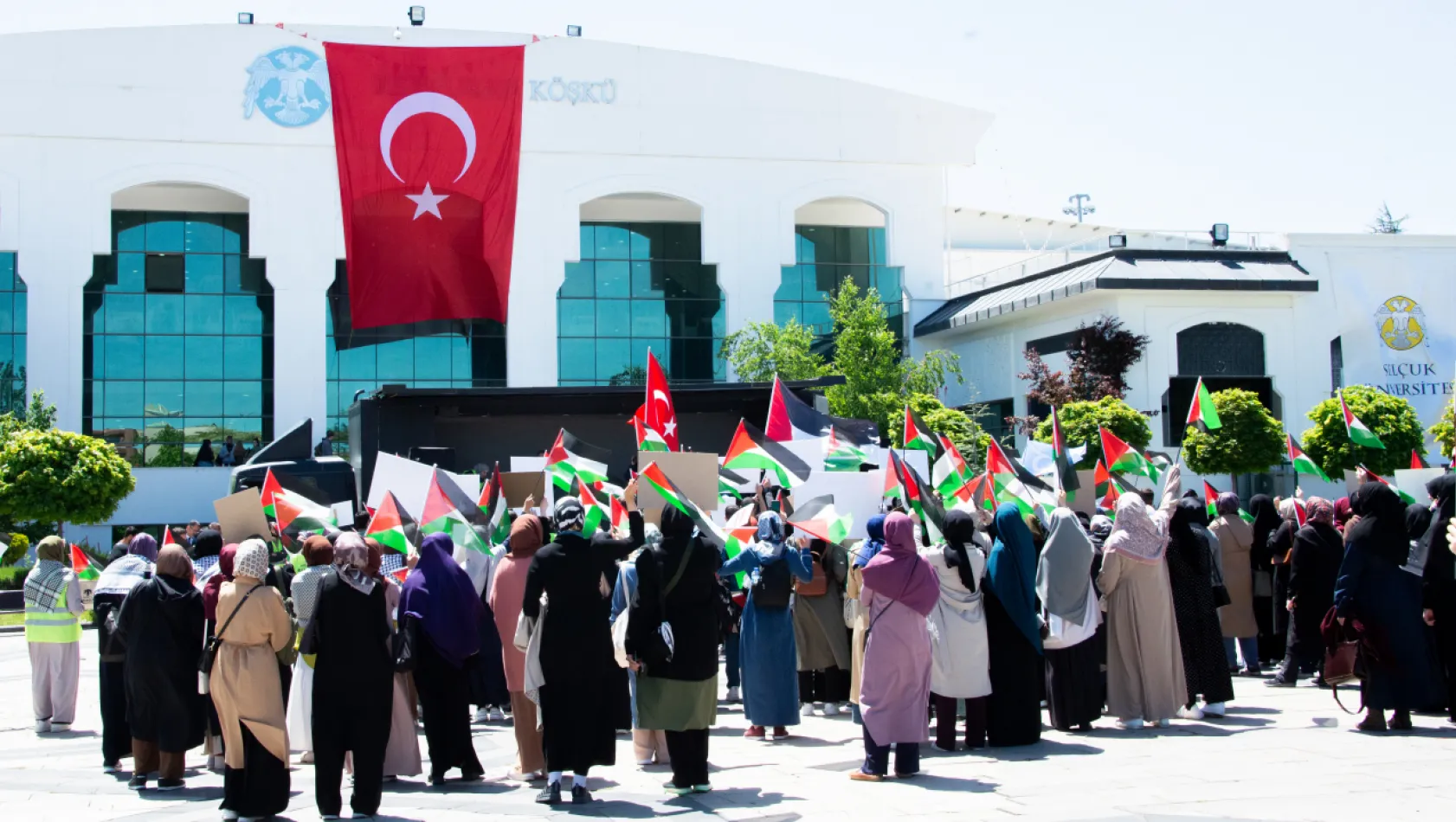 Selçuk Üniversitesinde 'Özgürlük için Kampüsteyiz' nöbeti başladı