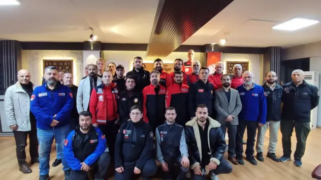 Konya'daki Arama ve Kurtarma Ekipleri, Deprem Haftası İçin Bir Araya Geldi