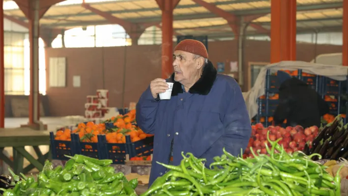 Karatay Belediyesi'nin Semt Pazarlarında Sıcak Çorba Geleneği