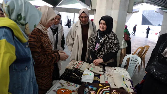 KOMEK Mezunlarından Anlamlı 8 Mart Etkinliği: Kadınlar Günü'nde Dayanışma ve Yardımlaşma