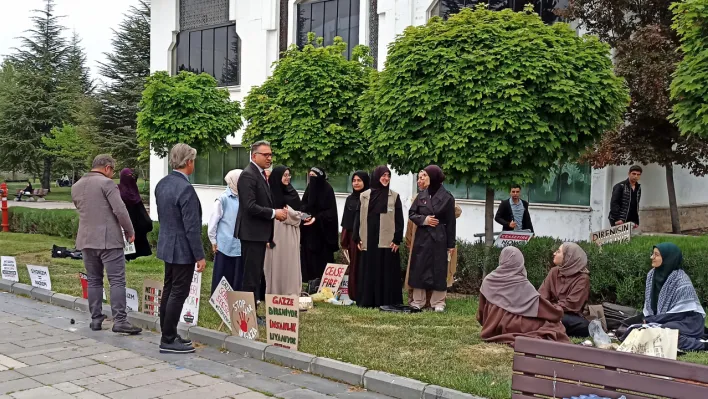 Selçuk Üniversitesi öğrencilerinden Gazze'deki soykırıma barışçıl tepki