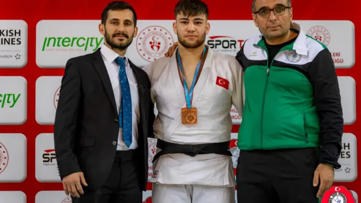 Selçuklu Belediyespor'lu Mevlüt Öztaş Türkiye Judo Şampiyosından Bronz Madalya İle Döndü